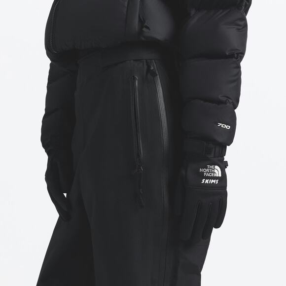 IN HAND 🚨 NWT The North Face x SKIMS Gloves - Onyx (Size Small) SOLD OUT - Picture 3 of 5